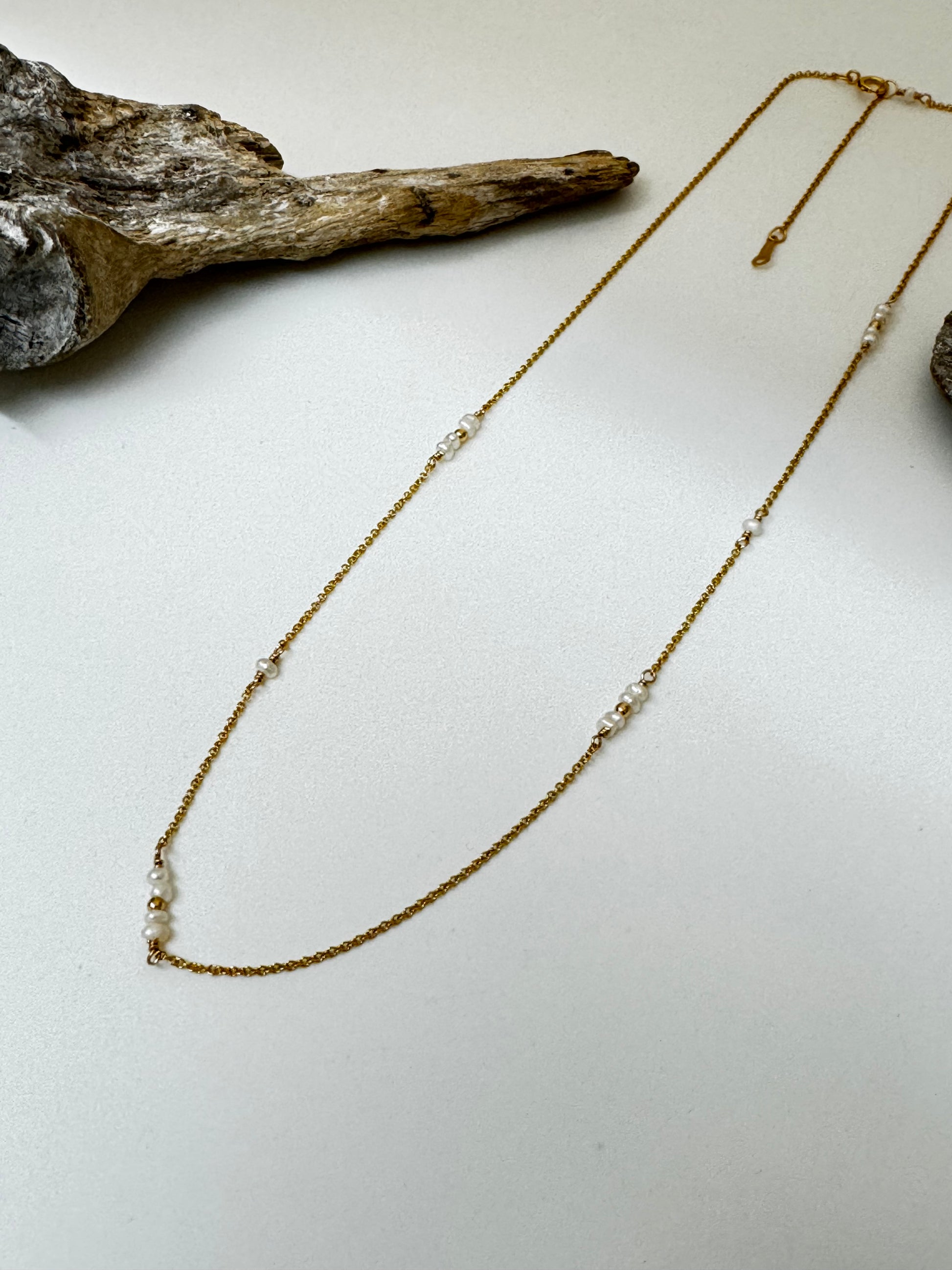 Collier en Gold-filled et perles fait à la main Maylin Collier Gold-filled