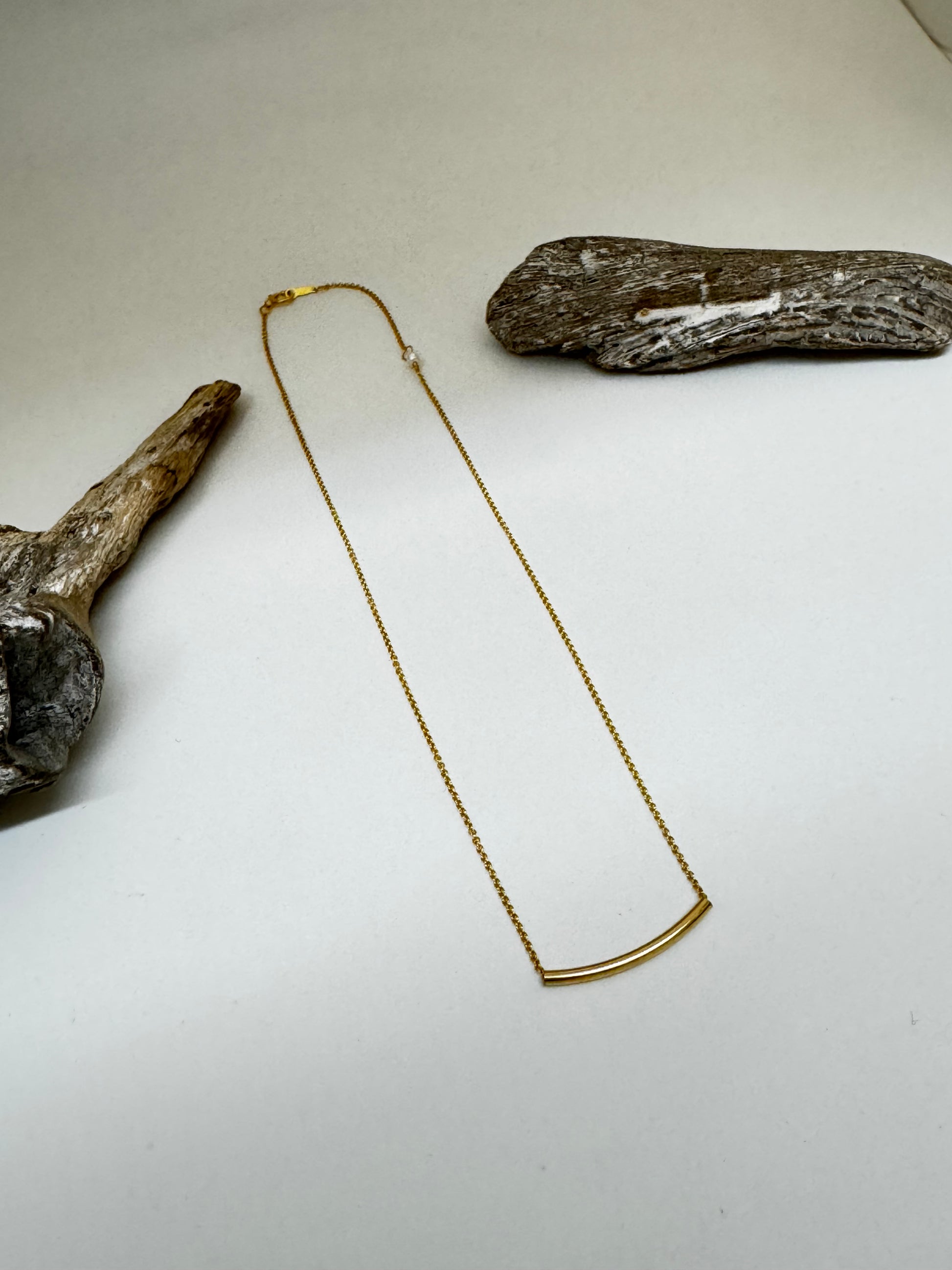 Collier barre en Gold-filled fait à la main Maylin Collection