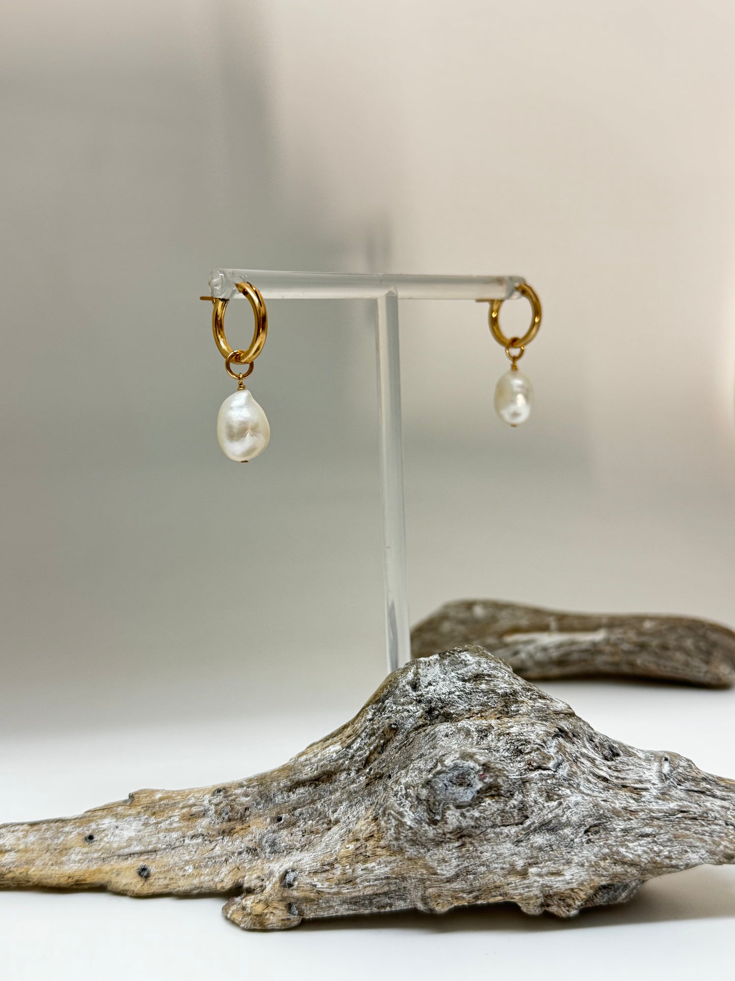 Anneaux Gold filled et perles baroque Maylin Toronto Anneaux Gold filled et perles