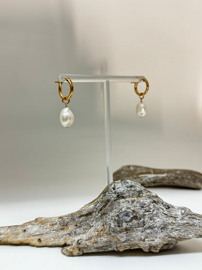 Anneaux Gold filled et perles baroque Maylin Toronto Anneaux Gold filled et perles