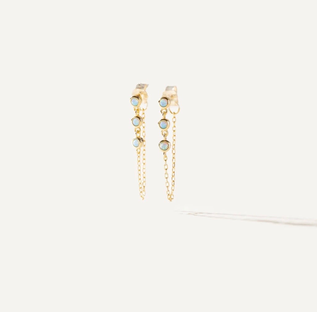 TRINA Opale iridescente bleue boucles d'oreilles vermeil 14K Dessiné à Montréal Boa TRINA Opale