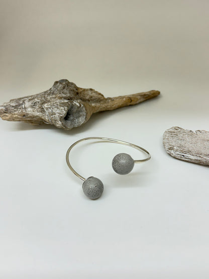 Bracelet petites sphères Argent 925-Béton Catrie Fait à Montréal PBT14