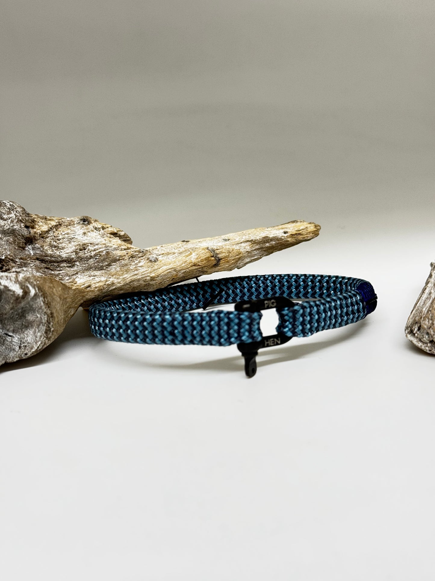 Vicious Vik - Steel Blue Slate Gray - Black &nbsp;Fait main à Amsterdam Pig&amp;Hen Bracelet Steel Blue Slate Gray - Black
