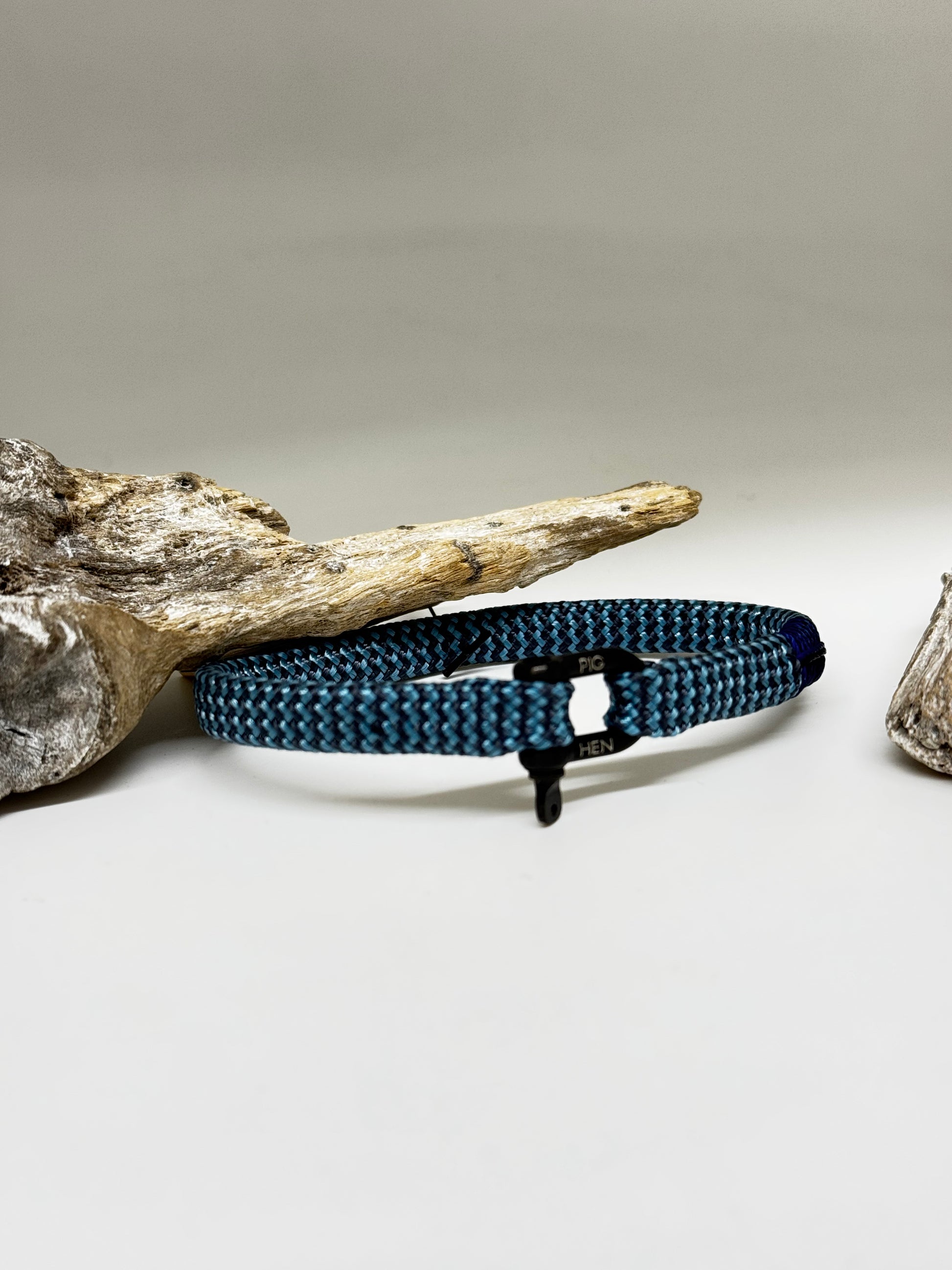 Vicious Vik - Steel Blue Slate Gray - Black &nbsp;Fait main à Amsterdam Pig&amp;Hen Bracelet Steel Blue Slate Gray - Black