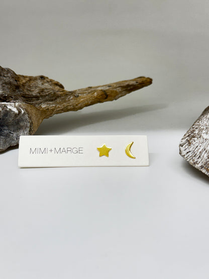 Boucles d'oreilles puces étoile et lune en vermeil or 24 carats dessiné à Vancouver Mimi Marge 59e503g