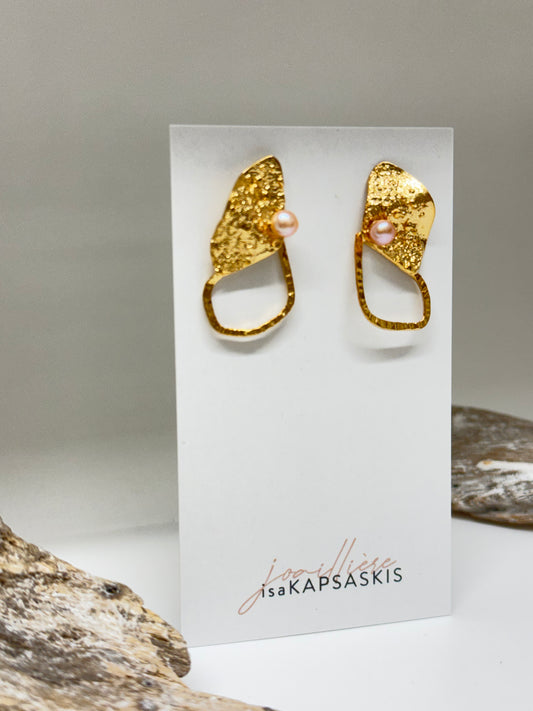 Boucles d'oreilles Maries doré et perle fait mains à Montréal Isabelle Kapsaskis Boucles d'oreilles Maries doré et perle