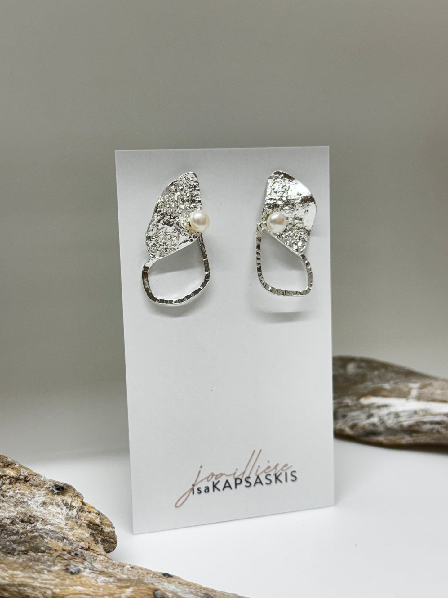Boucles d'oreilles MARIES argent et perle fait mains à Montréal Isabelle Kapsaskis Boucles d'oreilles MARIES argent et perle