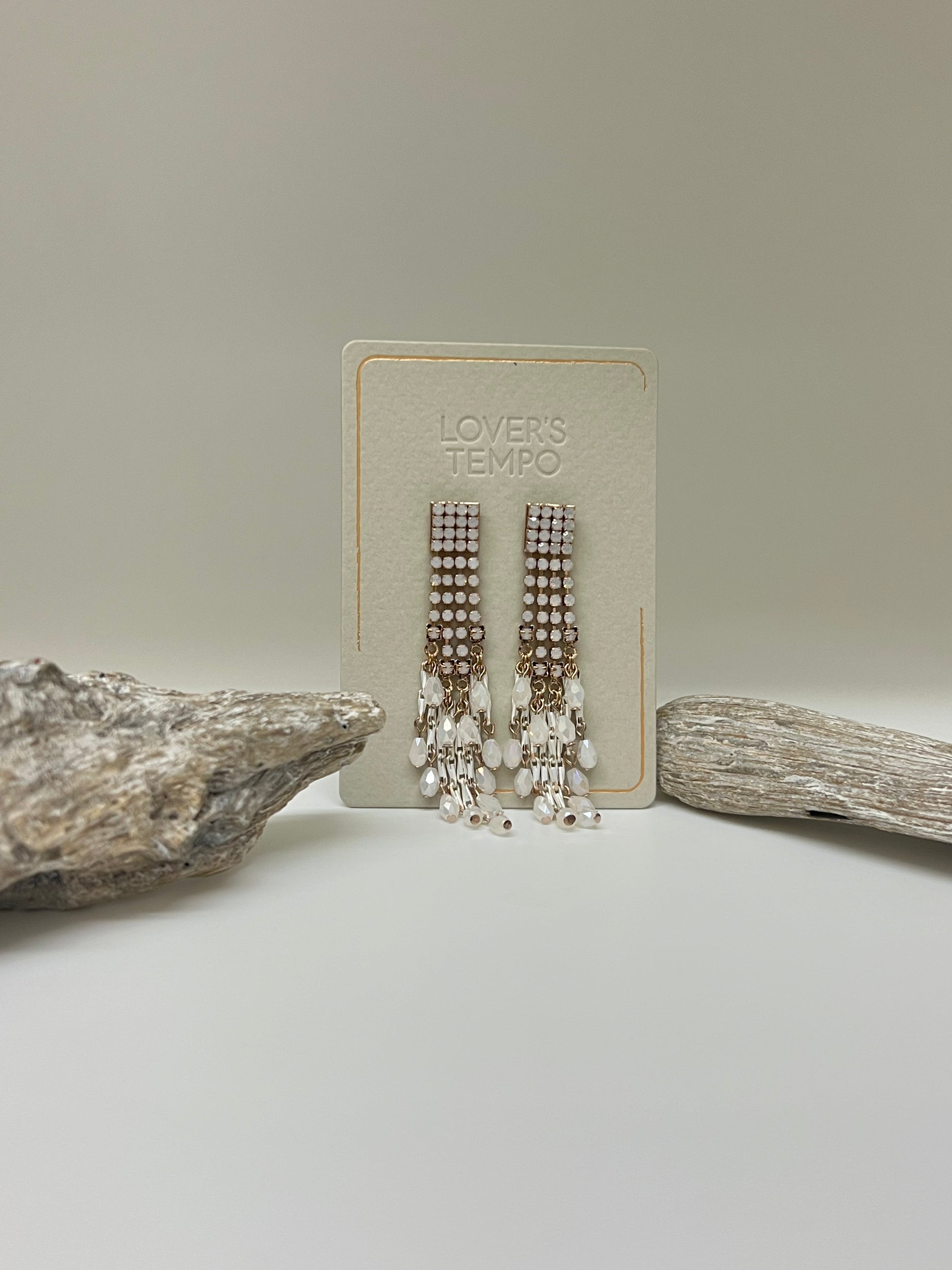 <p>Boucles Carraway drop de Vancouver, dessinée à Vancouver Lovers Tempo 1SU23014-WHT</p> <p>&nbsp;</p> 