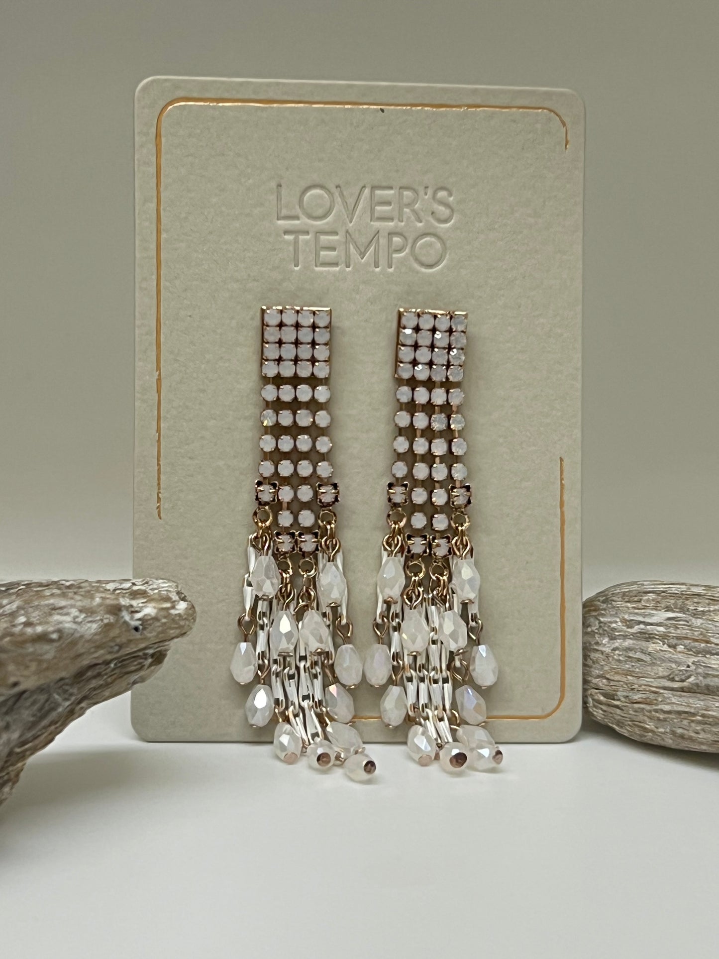 <p>Boucles Carraway drop de Vancouver, dessinée à Vancouver Lovers Tempo 1SU23014-WHT</p> <p>&nbsp;</p> 