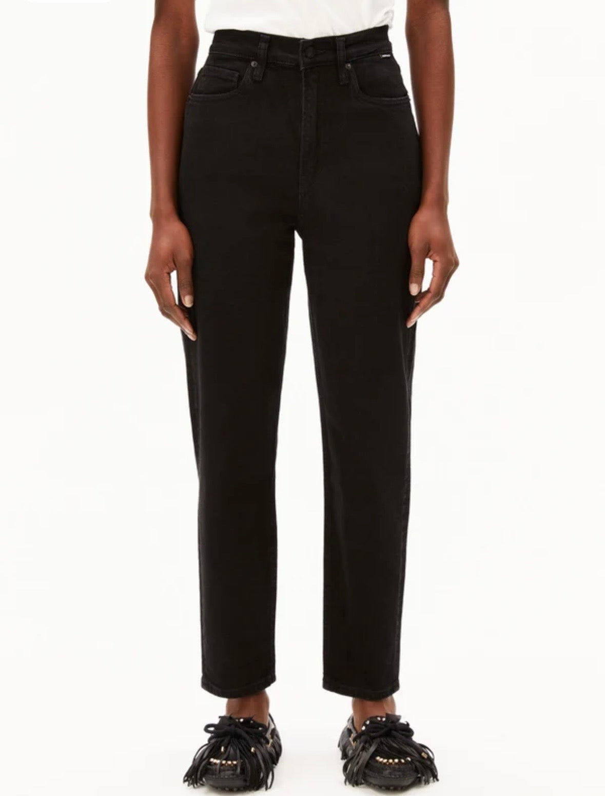 MAIRAA HIGH WAIST MOM JEANS Mélange de coton recyclé Armed Angel MAIRAA HIGH WAIST MOM JEANS