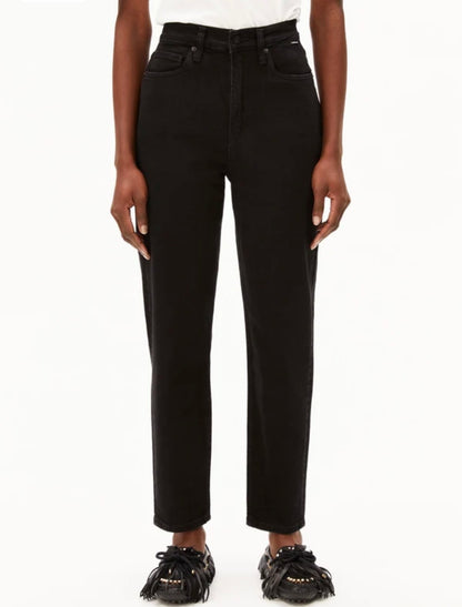 MAIRAA HIGH WAIST MOM JEANS Mélange de coton recyclé Armed Angel MAIRAA HIGH WAIST MOM JEANS