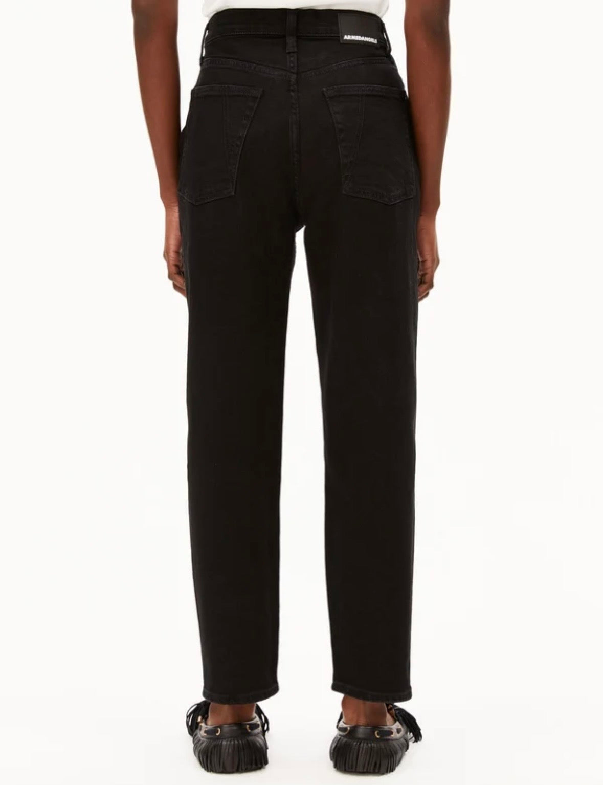 MAIRAA HIGH WAIST MOM JEANS Mélange de coton recyclé Armed Angel MAIRAA HIGH WAIST MOM JEANS