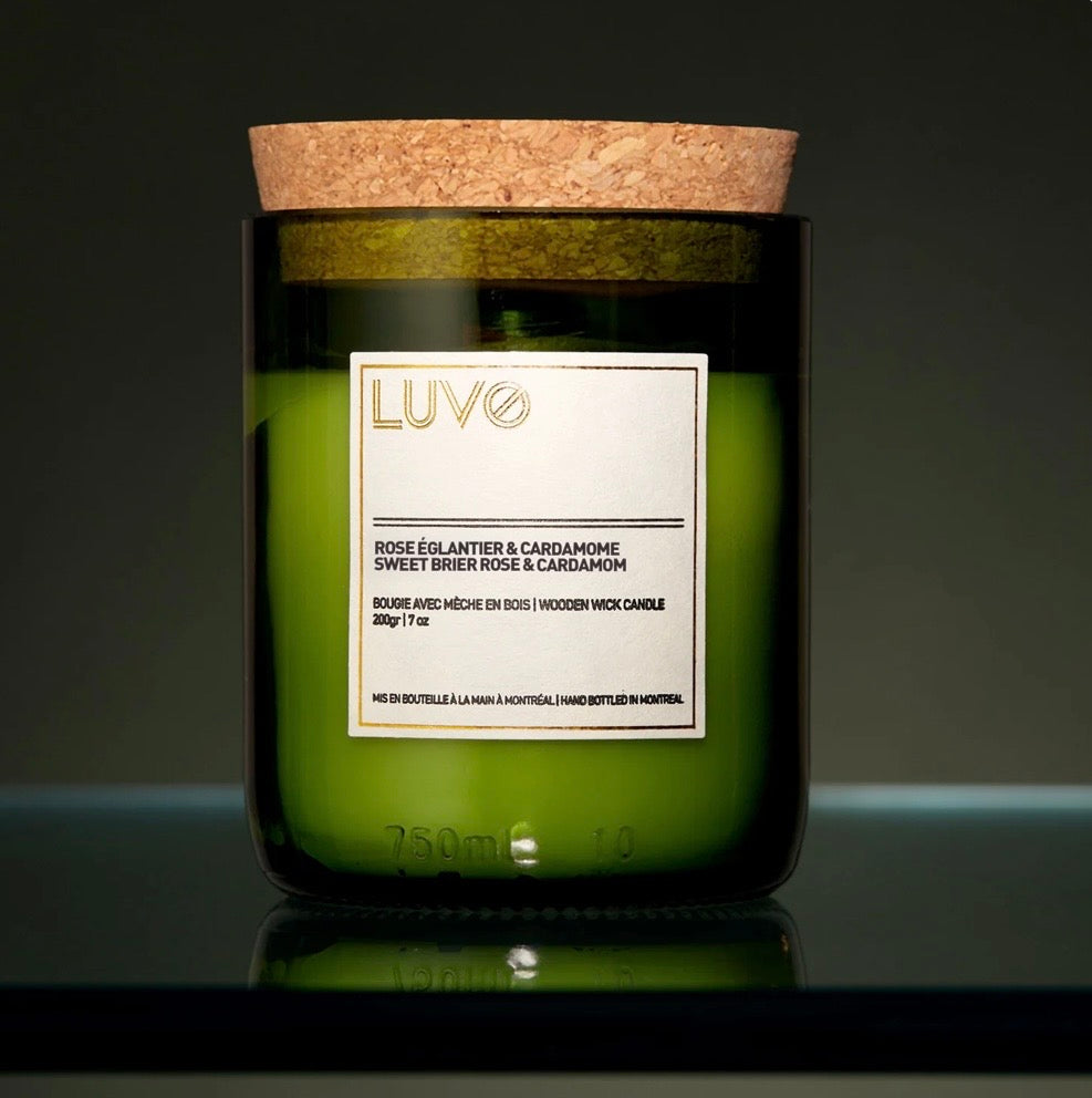 Bougie parfumée avec mèche en bois rose églantier et cardamone LUVO