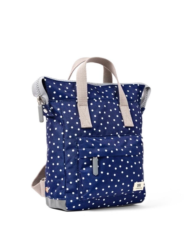 Bantry Backpack in Navy Polka dot Ori London Sac à dos Bantry avy Polka dot Nylon Recyclé