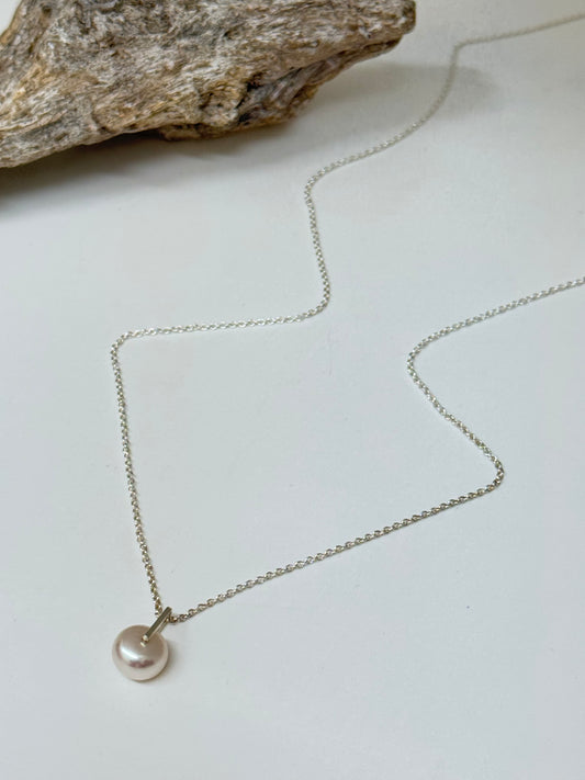 Collier délicat avec perle d'eau douce Courbe - Fait main à Montréal Véronique Roy Courbe   