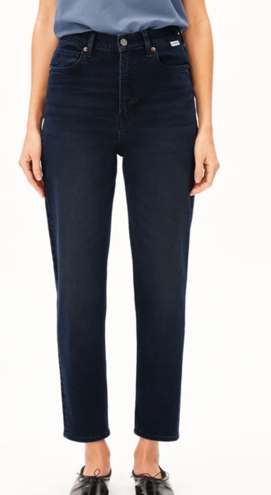 MAIRAA HIGH WAIST MOM JEANS deepwater  Mélange de coton recyclé Armed Angel MAIRAA HIGH WAIST MOM JEANS