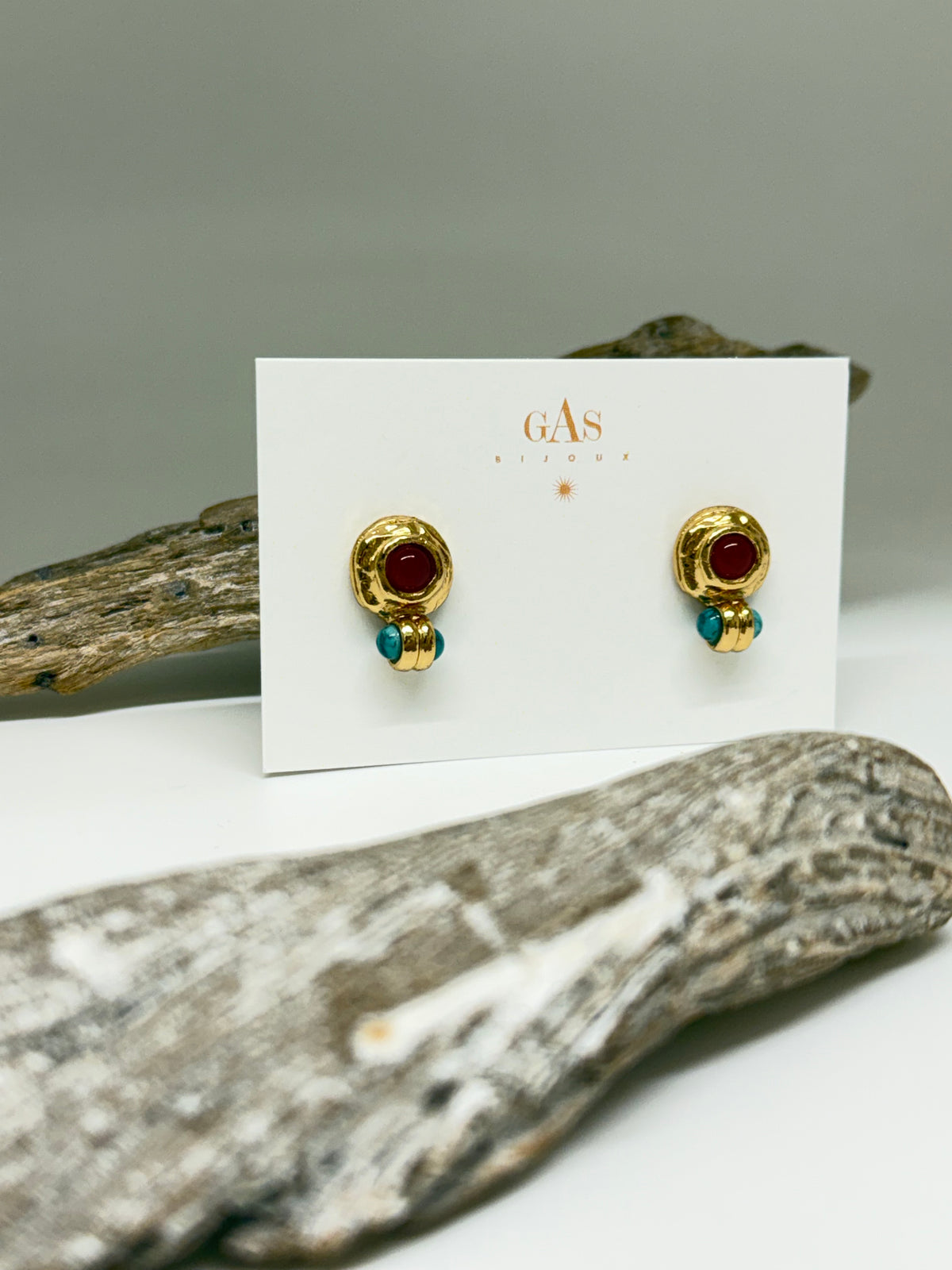 Boucles d'oreilles Puces Amarante mini Bijoux Produite à Marseille Gas bijoux Puces Amarante mini