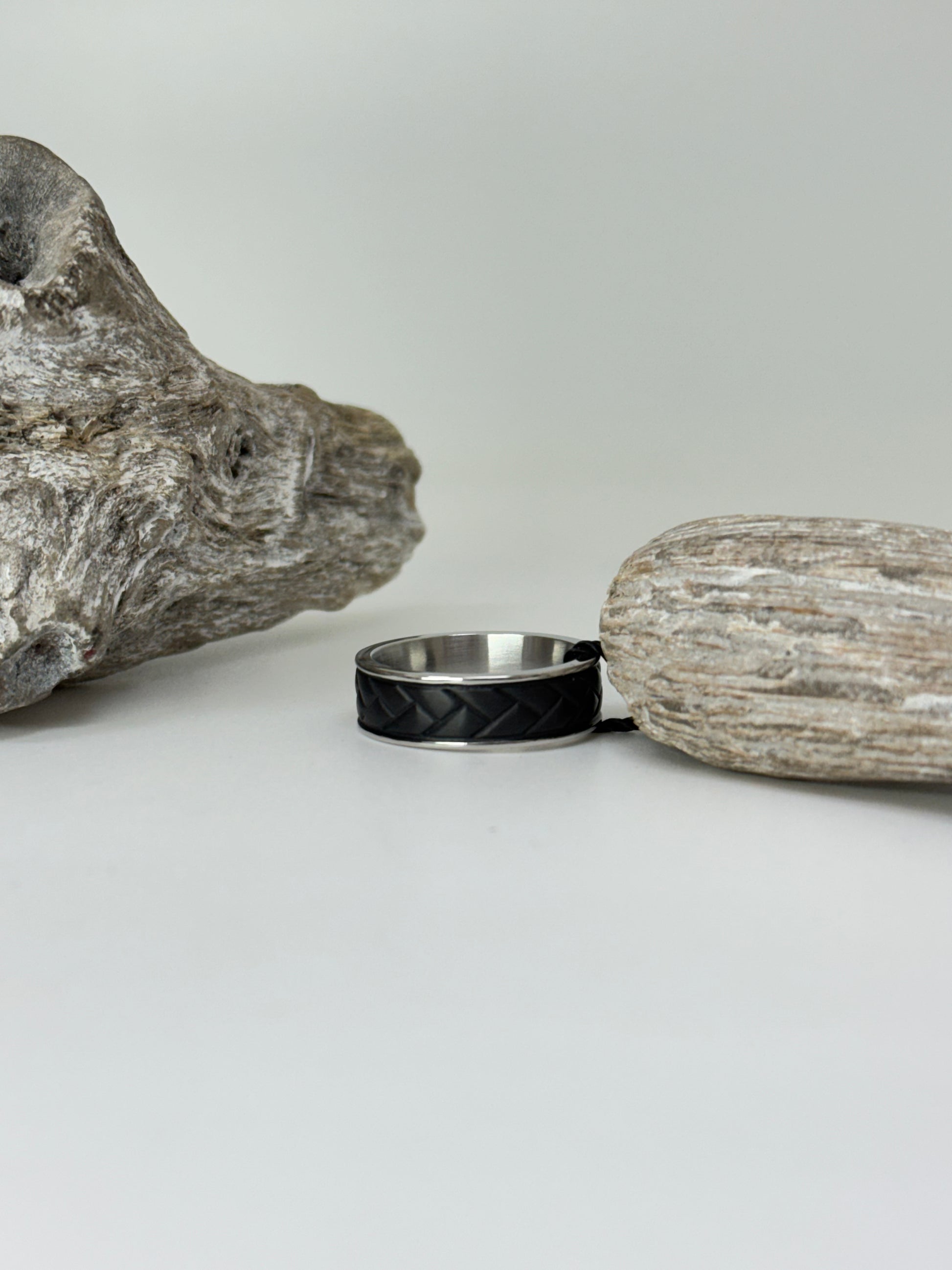 Bague en Acier inoxydable Noir, dessinée par Arz Steel Montréal AS-R140BK