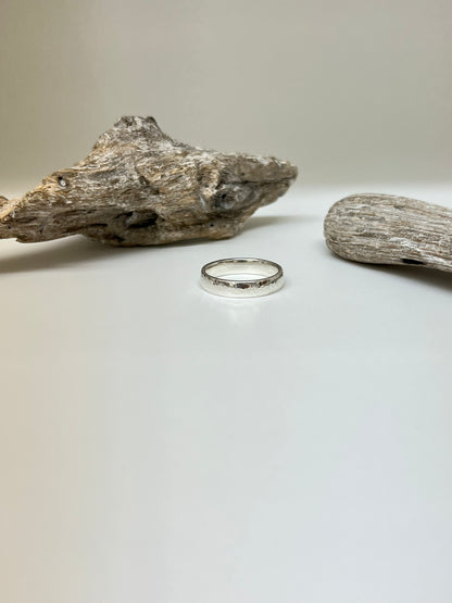 Bague Martelée Argent 925 recyclé Fait en Outaouais Alliance W Jewellery
