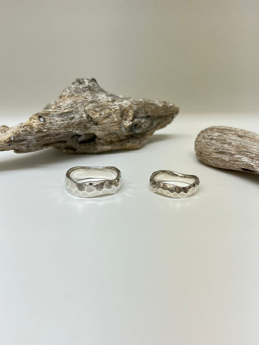 Bague Martelée Argent 925 recyclé Fait en Outaouais Alliance W Jewellery