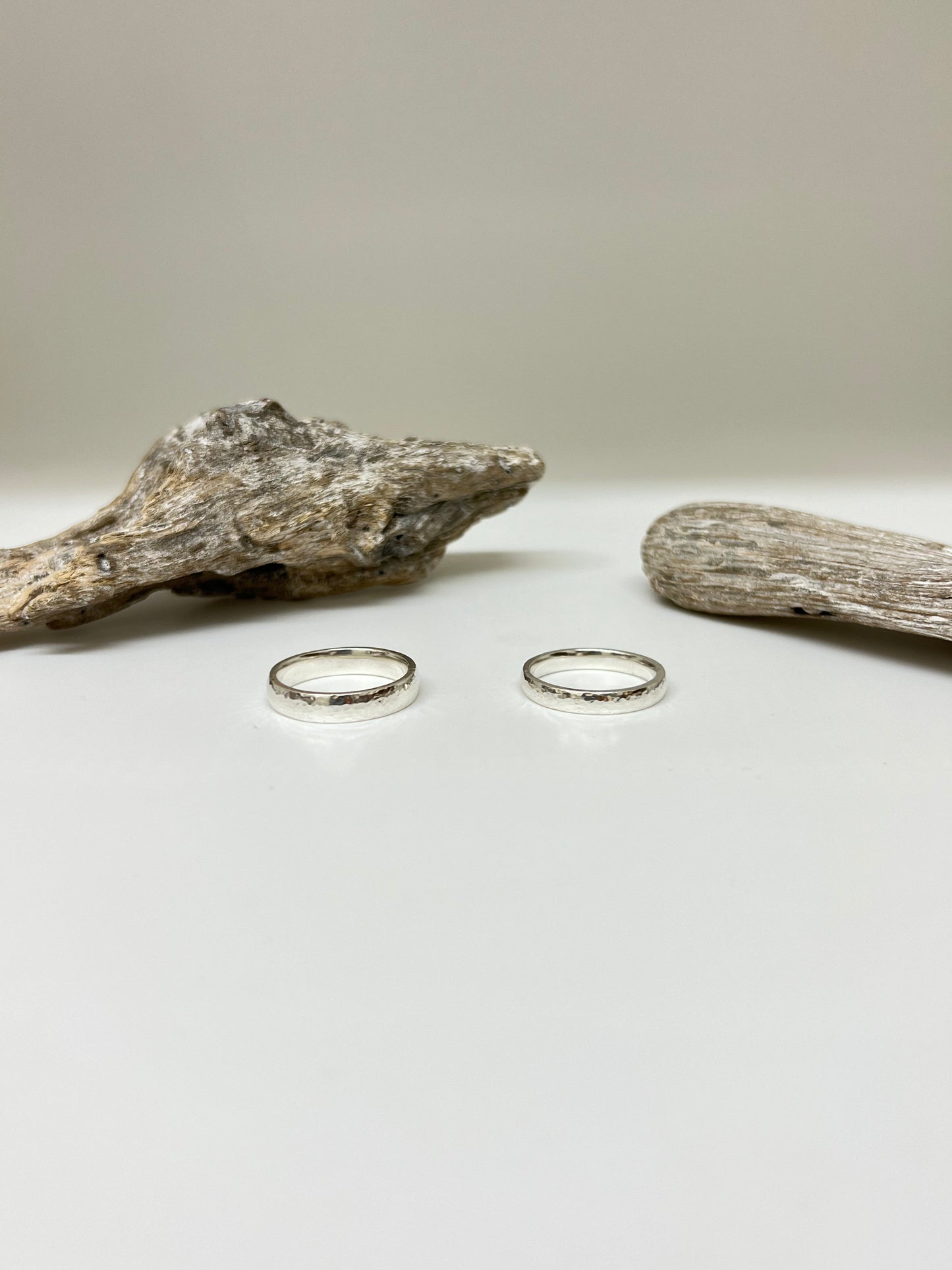 Bague Martelée Argent 925 recyclé Fait en Outaouais Alliance W Jewellery