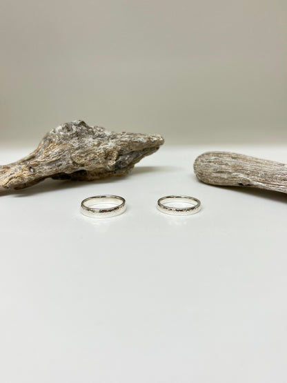Bague Martelée Argent 925 recyclé Fait en Outaouais Alliance W Jewellery