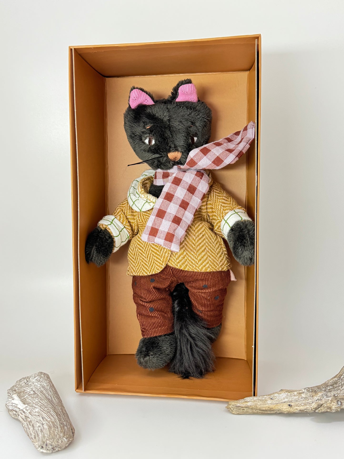 Léon le chat, peluche dessinée à Paris Léon le chat Moulin Roty 681028