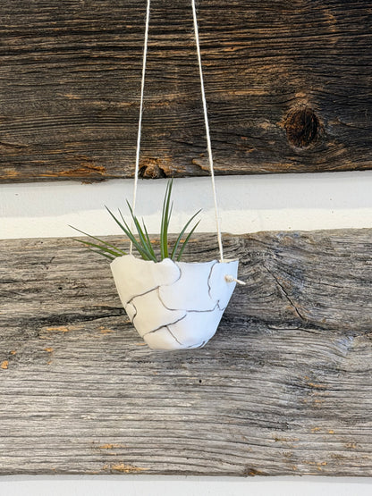 Jardinière en porcelaine petite Blanc Noir Atelier G par Gréta Céramiste Jardinière suspendu