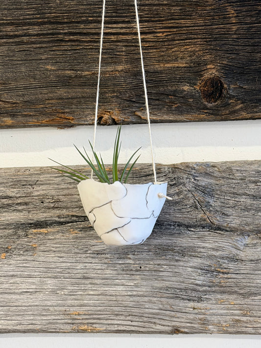 Jardinière en porcelaine petite Blanc Noir Atelier G par Gréta Céramiste Jardinière suspendu