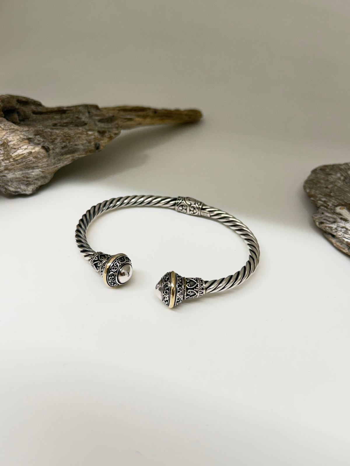 Bracelet Artisanal Cuff Argent 925 et or Fait par des Artisans de l’Indonésie Bracelet Artisanal Cuff Argent 925 et or