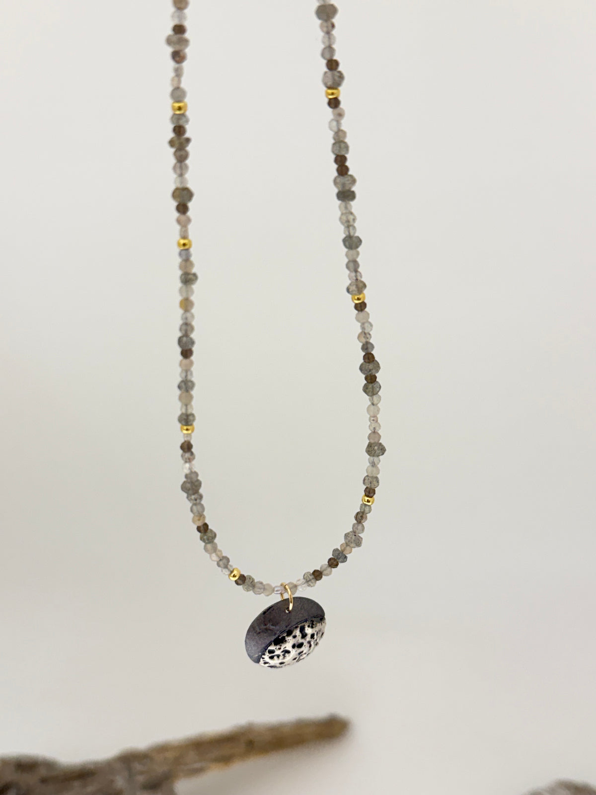 Collier Dream Glow Labradorites, fait mains Air & Earth Jewellery