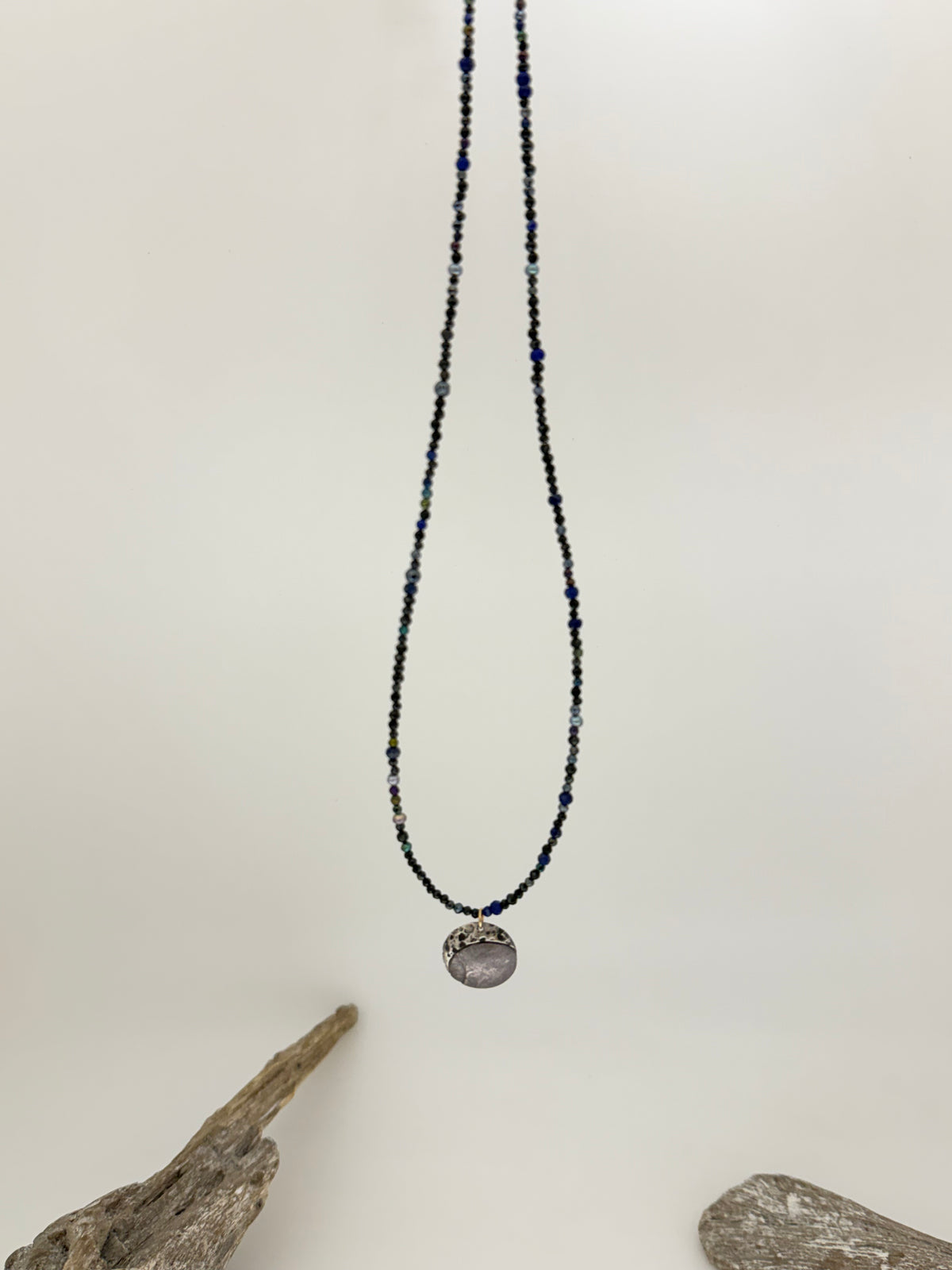 Collier Dream Glow Midnight, fait main en Ontario N-56 Air & Earth Jewellery N-56