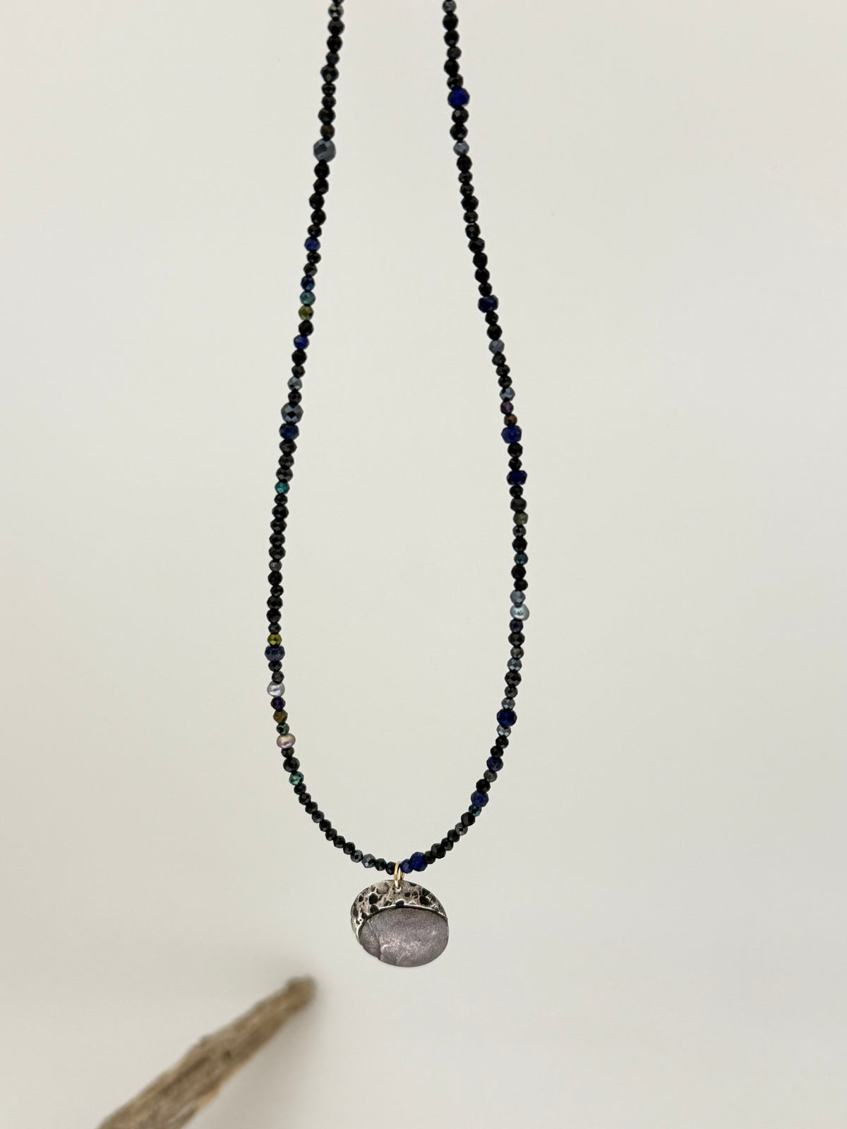 Collier Dream Glow Midnight, fait main en Ontario N-56 Air & Earth Jewellery N-56