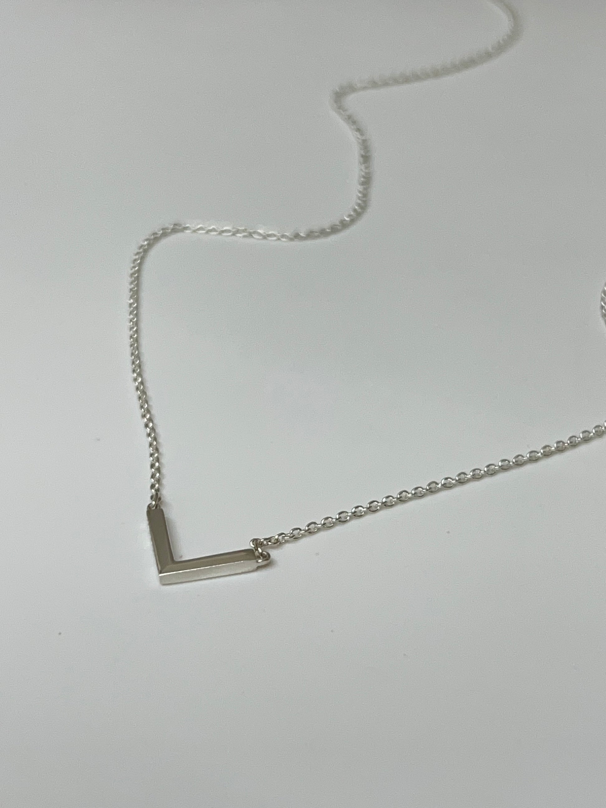 Collier Chevron Argent Fait main à Montréal Maksym Joaillerie COLCHEV