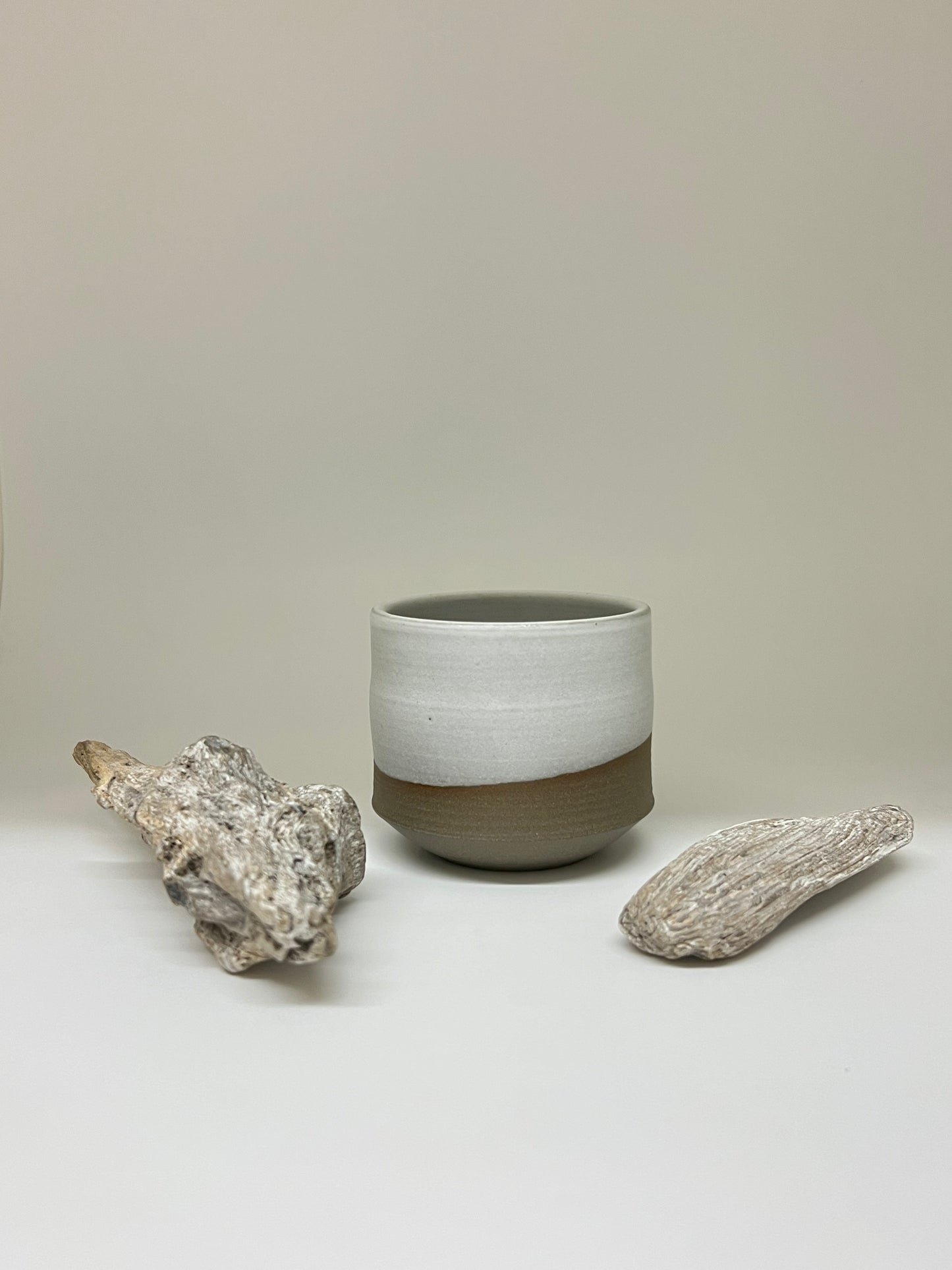 Gobelet grand en céramique 4 oz Gris rocher  Kamouraska A&J MétissageGobelet en céramique 4 oz Sable  Kamouraska A&J Métissage