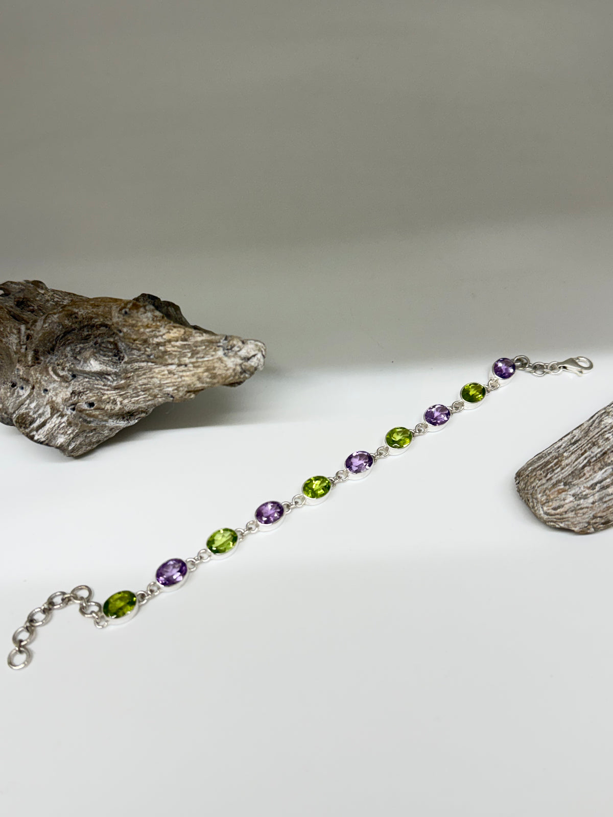 Bracelet Artisanal Gourmette Argent 925 - Péridot et Améthyste Fait par des Artisans de l’Indonésie Bracelet Artisanal Gourmette