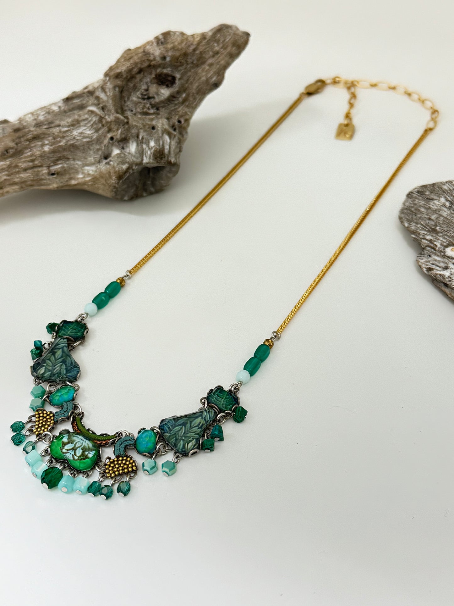 Collier vert artisanal Meadow Set, Silas AyalaBar fabriquée au Moyen Orient R3566