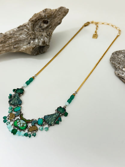 Collier vert artisanal Meadow Set, Silas AyalaBar fabriquée au Moyen Orient R3566