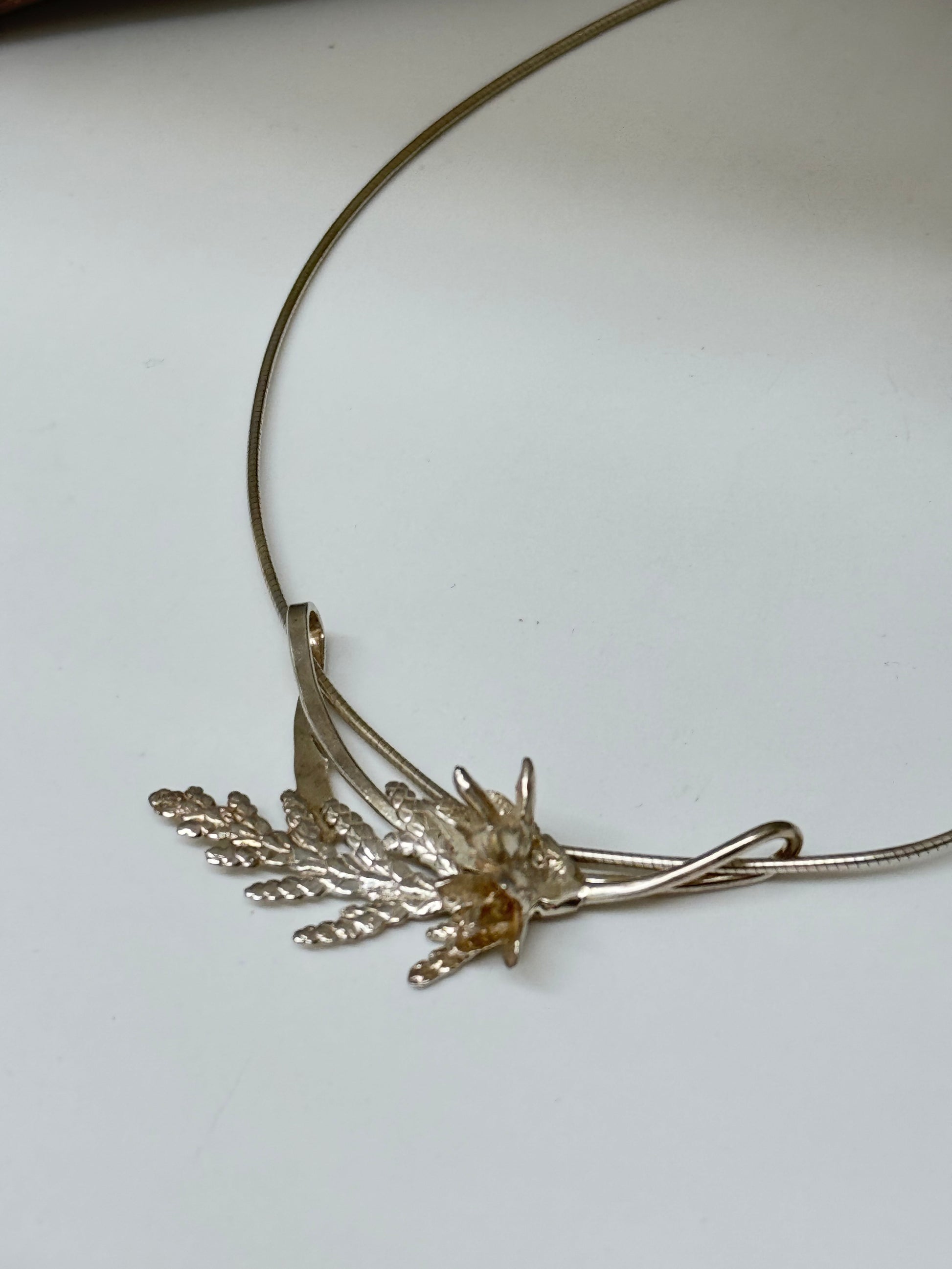 Collier Cèdre pendentif Double 2, Thuya occidental Amulette par Bénédite Séguin H-C-Pd4