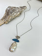 Chaine avec pendentif Opal et Perle baroque  Dessinée à Montréal