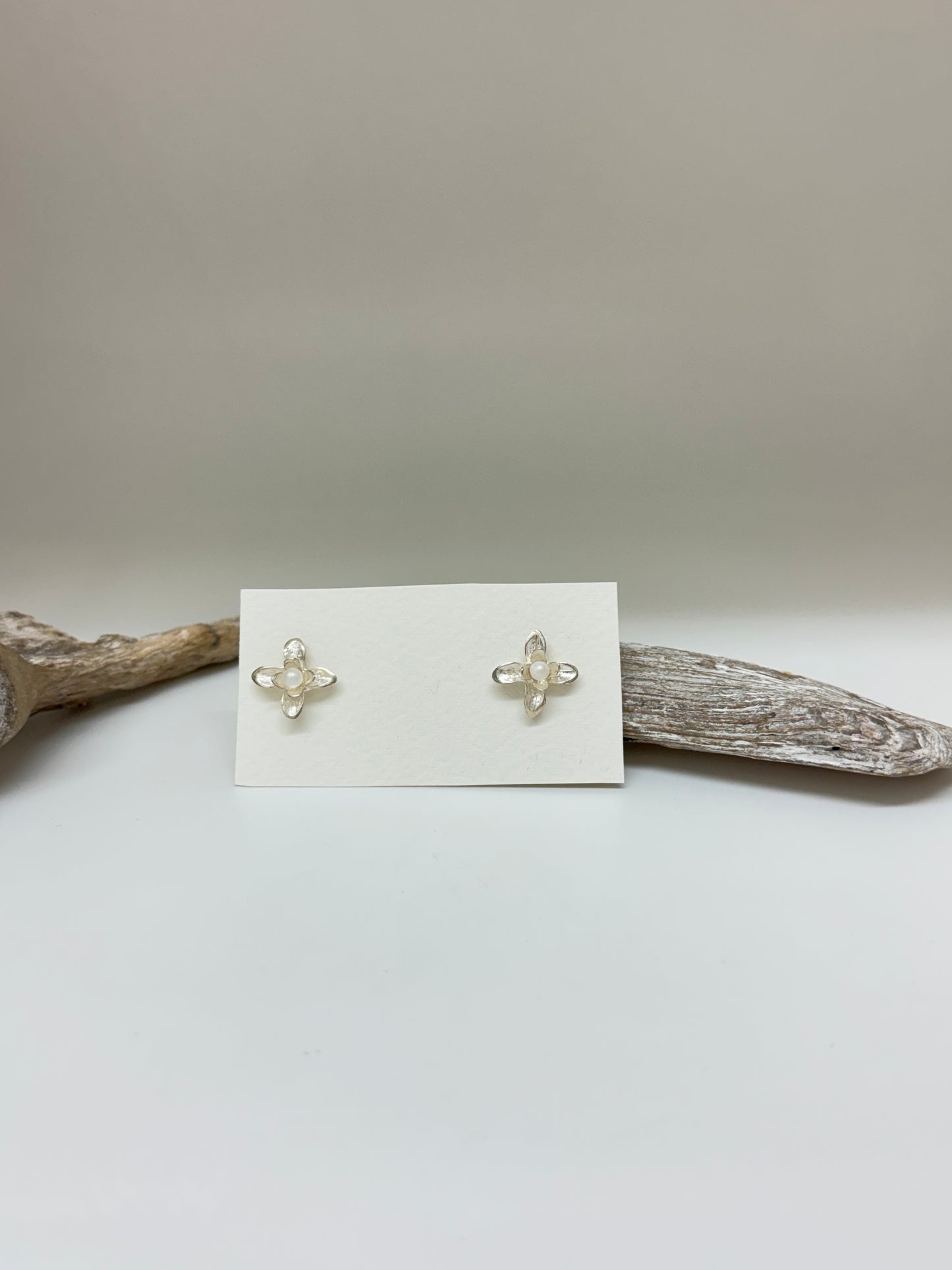 Boucles d’oreilles longues Lilas commun Amulette par Bénédite Séguin H-T-BoF