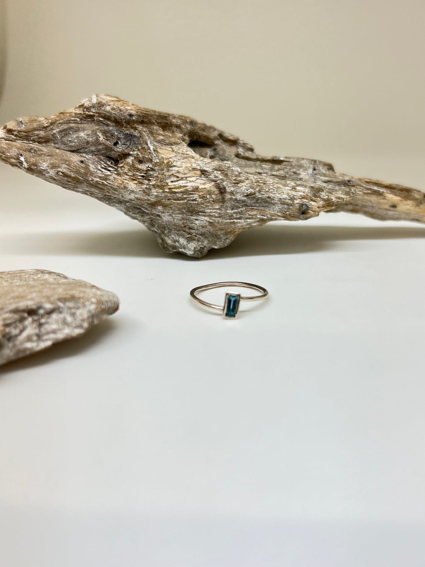 Bague Topaz bleu et argent 925 recyclé Fait main en Outaouais  W Jewellery