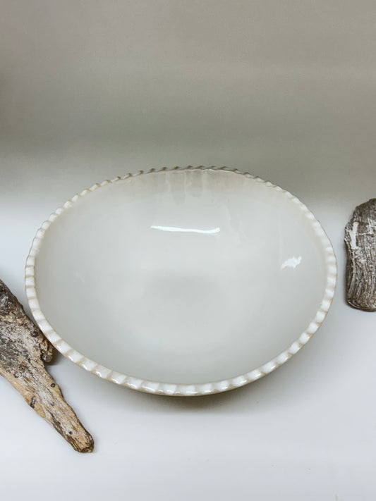 Small lace Bowl Porcelaine Trudy Crane Tournée à la main à Montréal Looks like white Small lace Bowl