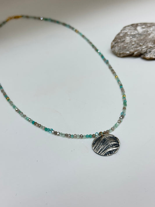 Collier Dream Glo light blue, fait main en Ontario N-56 Air & Earth Design N-56