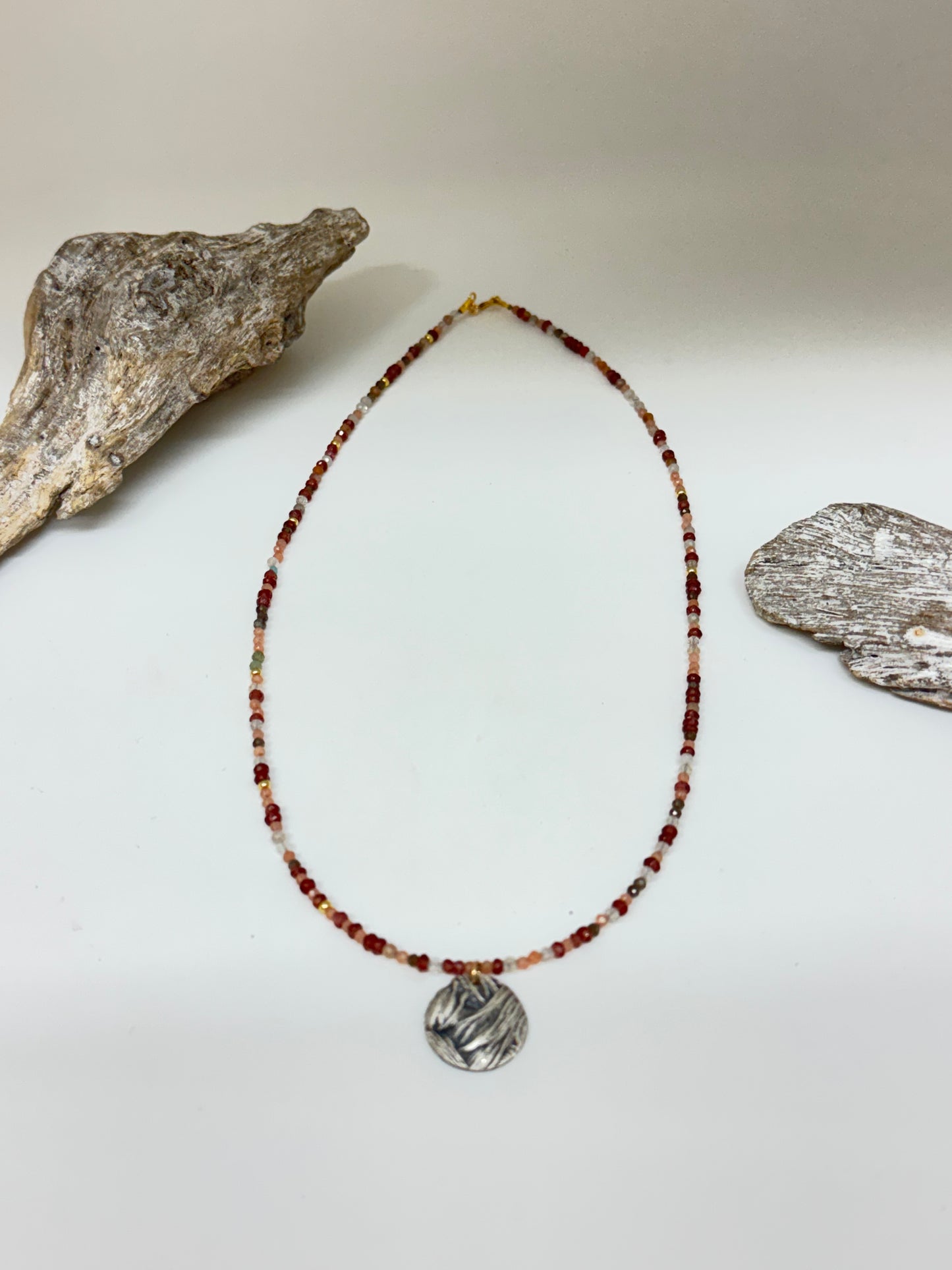Collier Dream Glo lavande Pierres, fait main en Ontario N-56 Air & Earth Design N-56