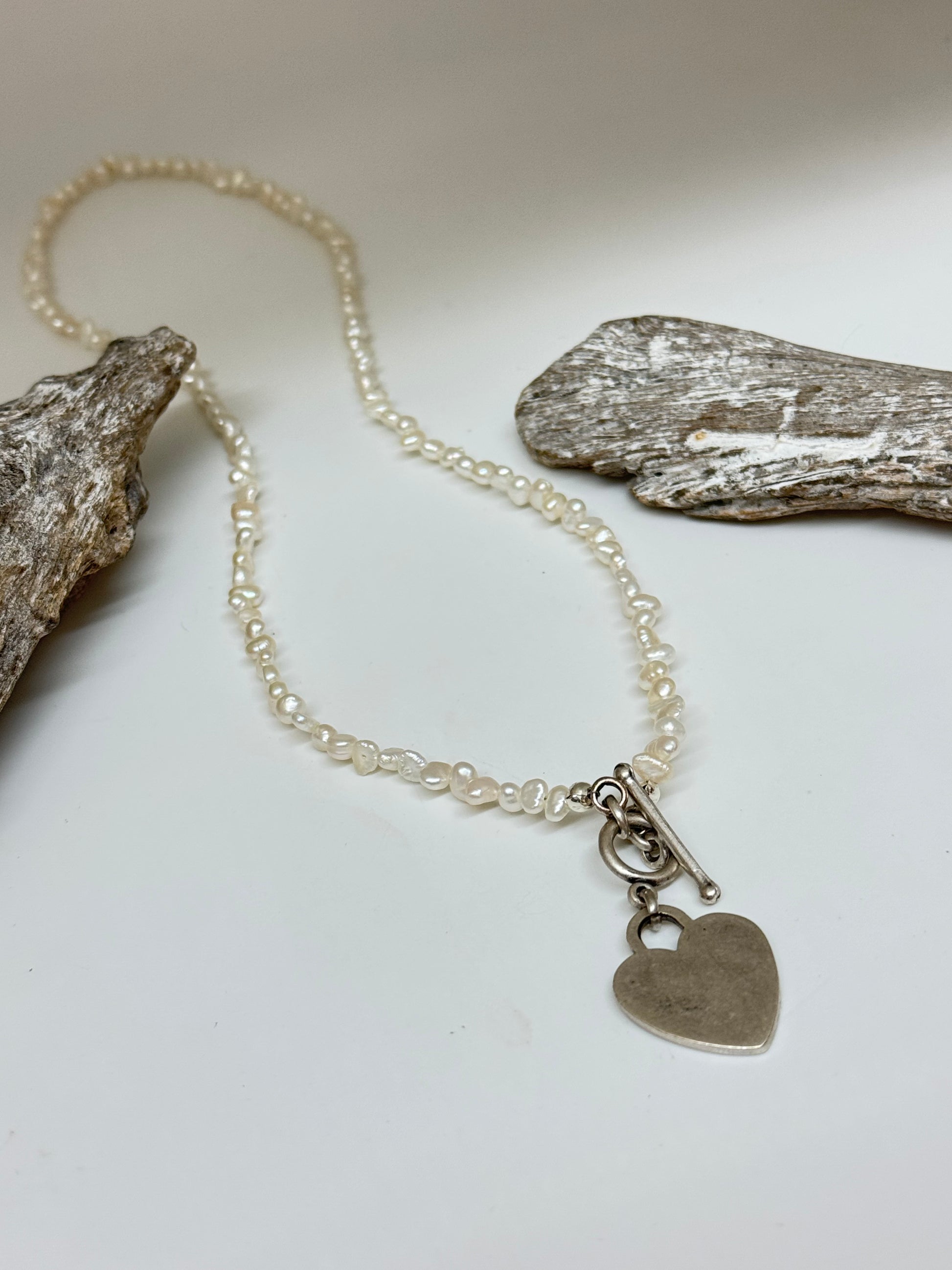 Collier Margarita Perles et Zamac dessiné à Montréal Sazzu Collier Perle-Coeur MN1101