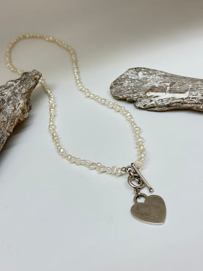 Collier Margarita Perles et Zamac dessiné à Montréal Sazzu Collier Perle-Coeur MN1101