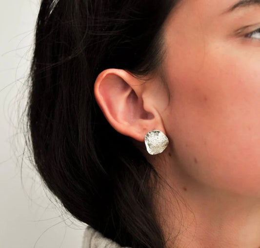 Stud-Mini-Olas-Argent fait mains à Montréal Isabelle Kapsaskis Stud Mini Olas
