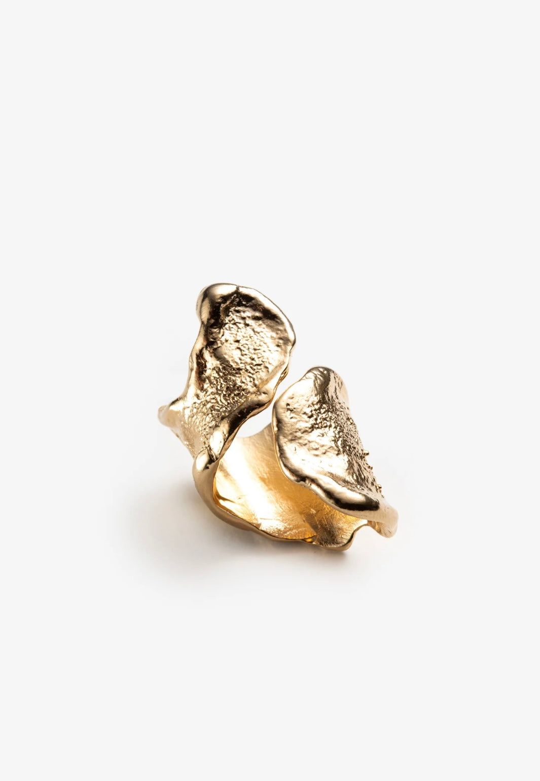 Bague Elia doré Fait mains à Montréal Isabelle Kapsaskis Bague Elia doré