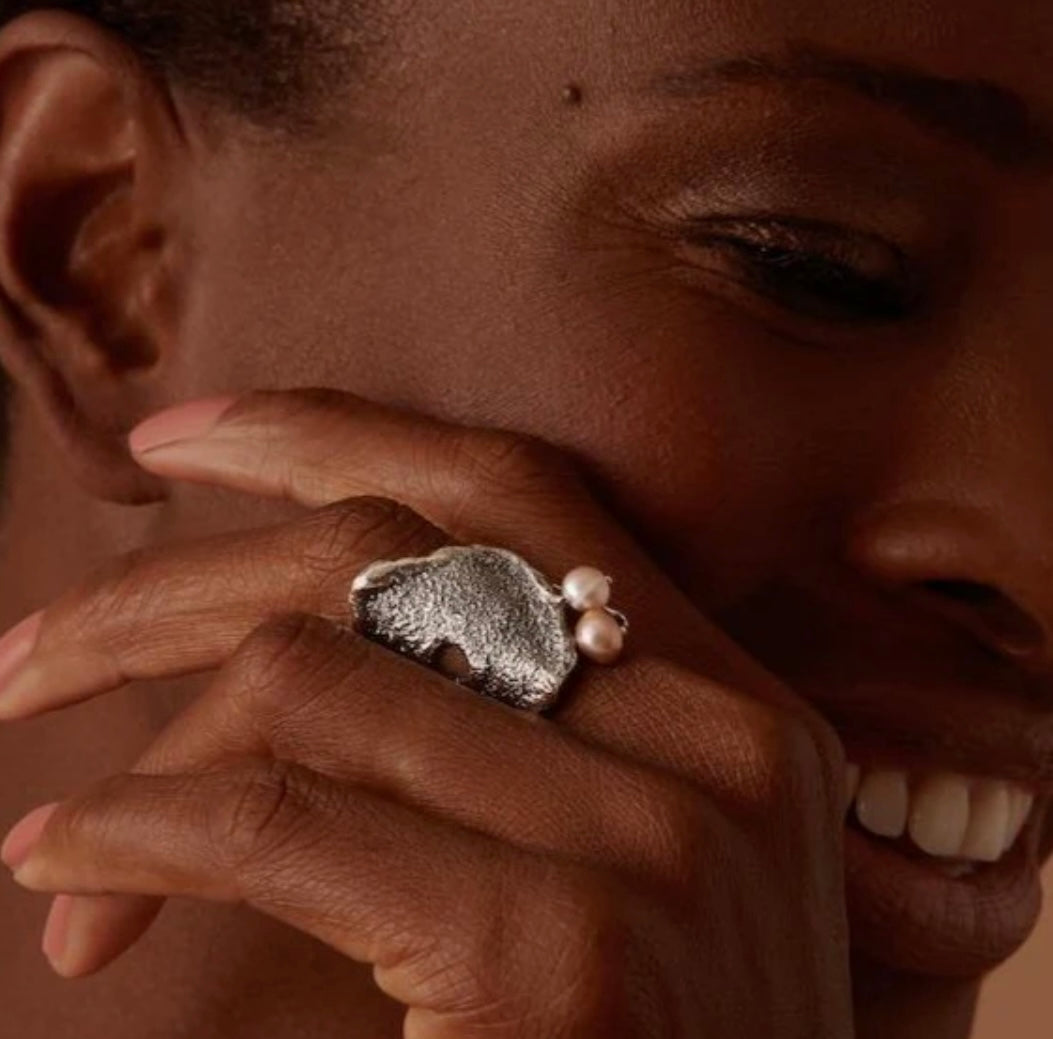Bague Tierra oxydée et perles Fait mains à Montréal Isabelle Kapsaskis Bague Tierra oxydée et perles
